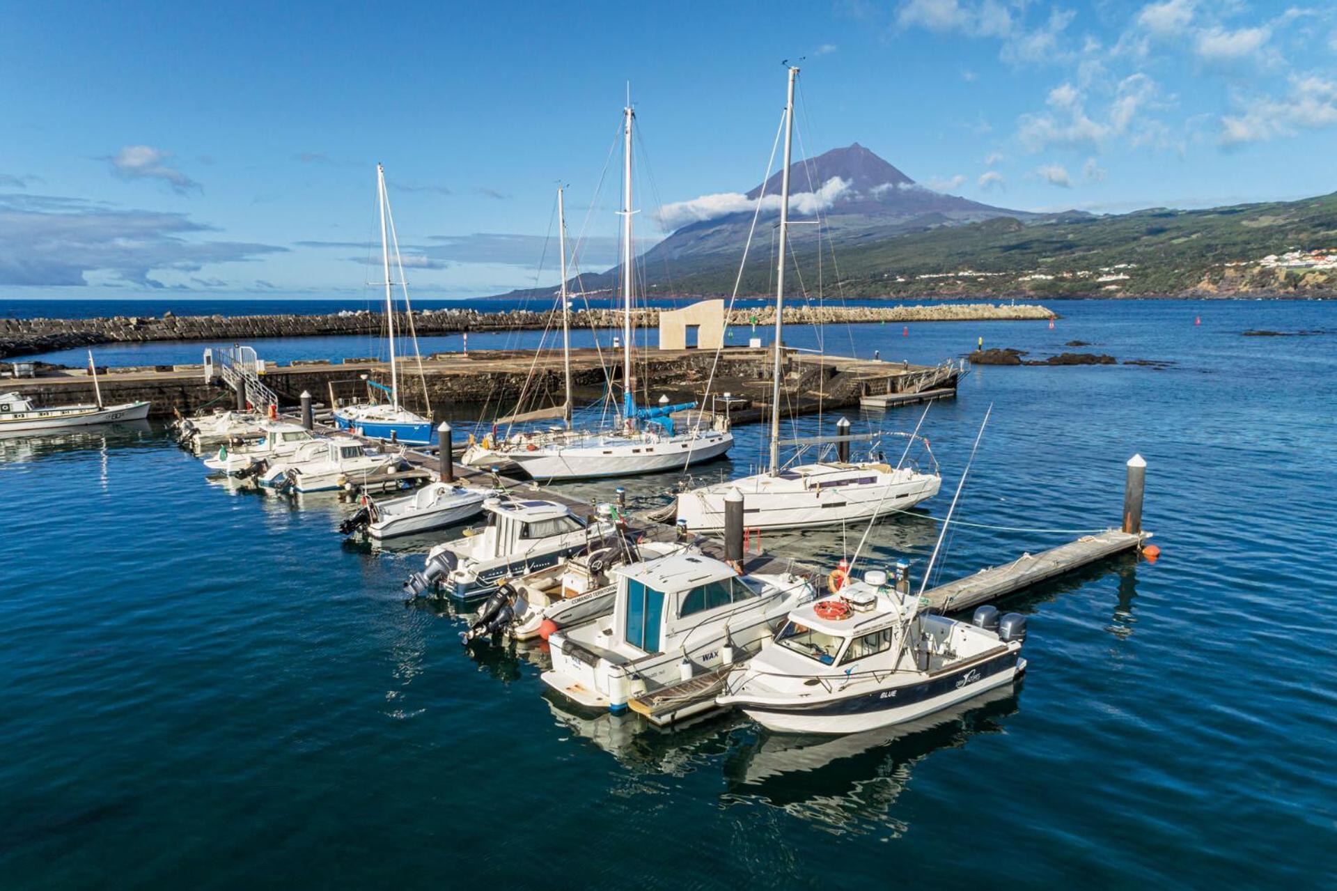 Engenho Hostel Lajes do Pico Exteriör bild